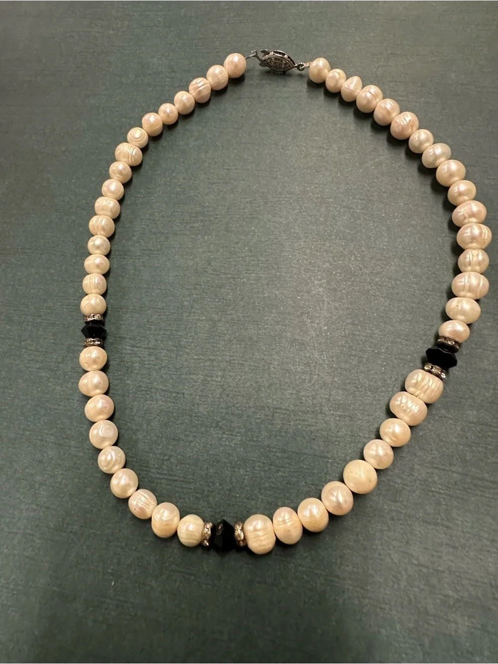 Genuine Pearl Black Bead Necklace B12